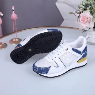 Louis Vuitton Zapatillas Blancas Azules con Acentos de Denim Monogramados y Construcción de Paneles de Malla Lifestyle
