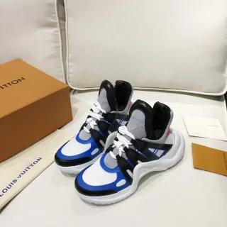 Louis Vuitton tênis chunky com sola branca e azul de ponta alta