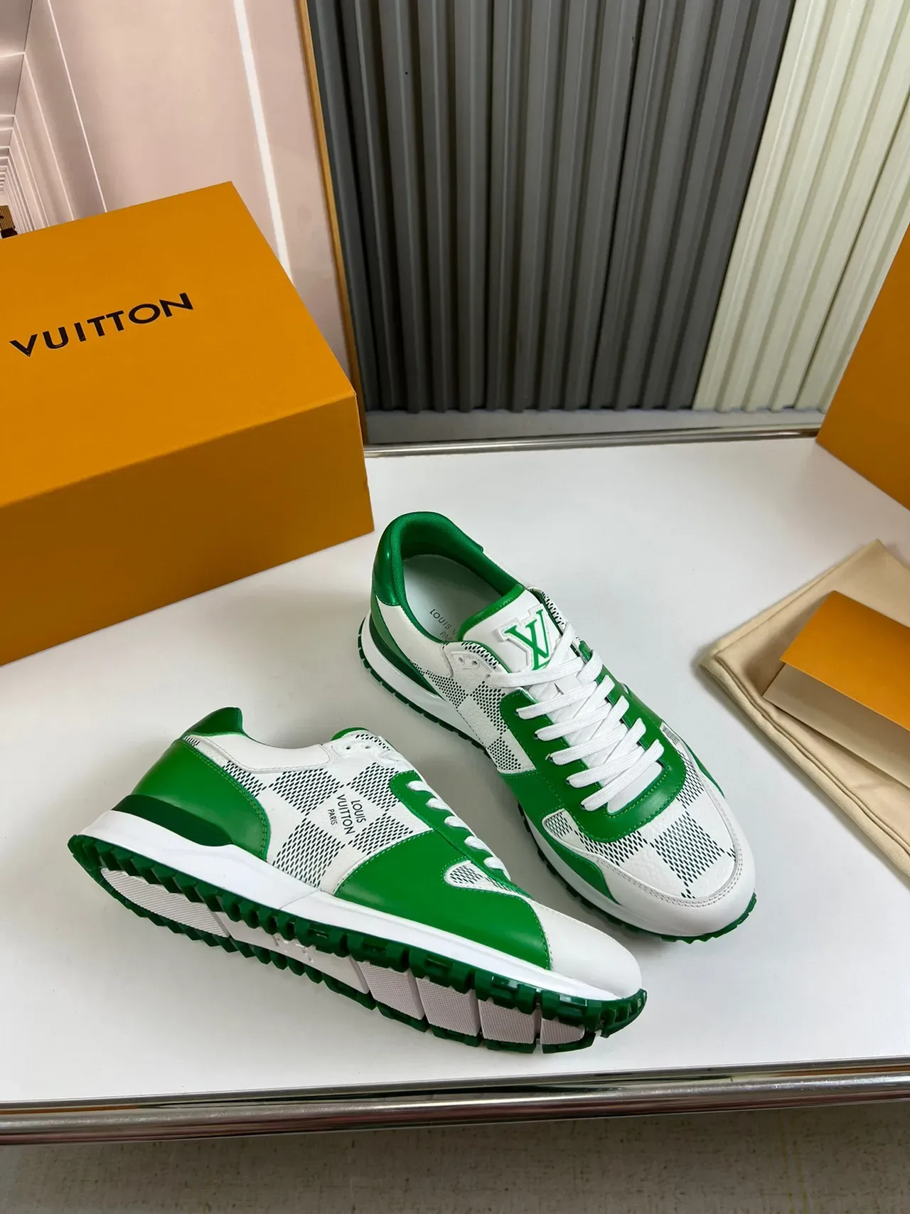 Louis Vuitton সাদা সবুজ Monogram Mesh লেদার ওভারলে লাইফস্টাইল স্নিকার 5