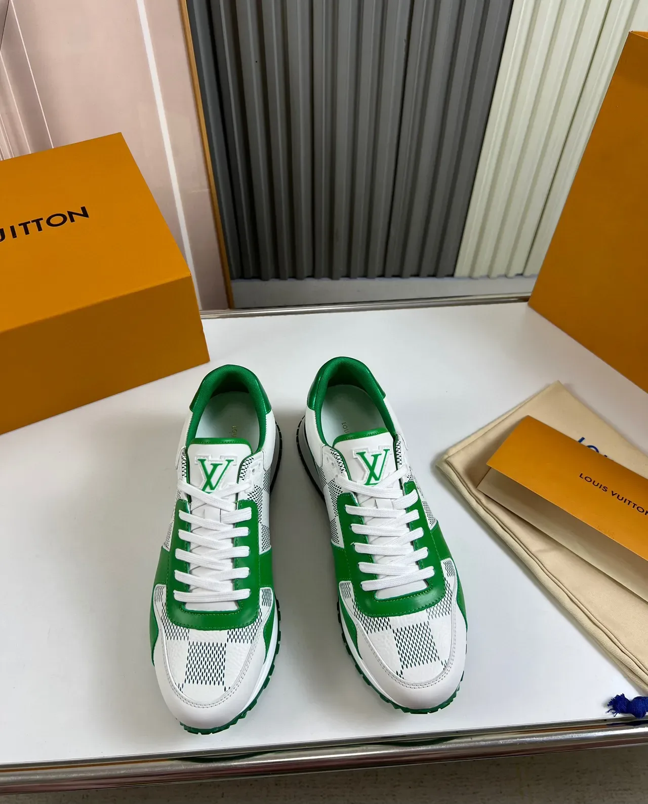 Louis Vuitton সাদা সবুজ Monogram Mesh লেদার ওভারলে লাইফস্টাইল স্নিকার 8