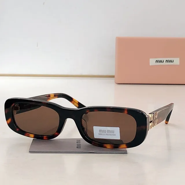 Miu Miu نظارات شمسية إطار مستطيل أسود ذهبي أسيتات سميك 6