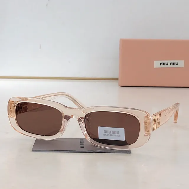 Miu Miu نظارات شمسية إطار مستطيل أسود ذهبي أسيتات سميك 7