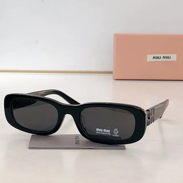 Miu Miu نظارات شمسية إطار مستطيل أسود ذهبي أسيتات سميك 8