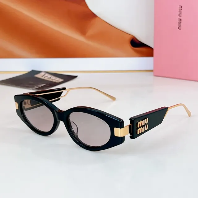 Miu Miu Gafas de sol marco rectangular-ovalado negro oro acetato grueso 6