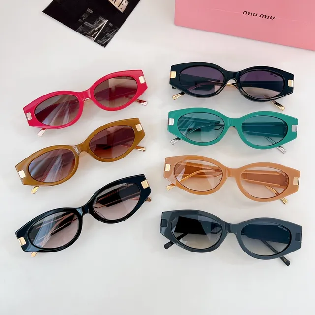 Miu Miu Gafas de sol marco rectangular-ovalado negro oro acetato grueso 9