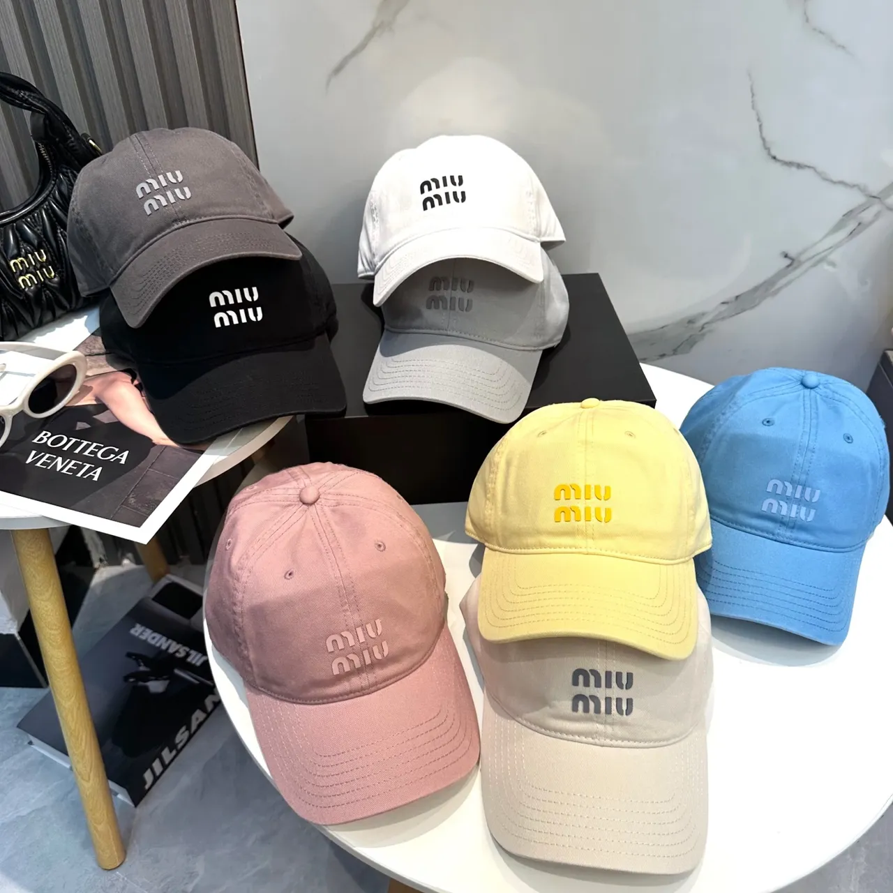 Miu Miu logo bordado gorra de béisbol negra 2