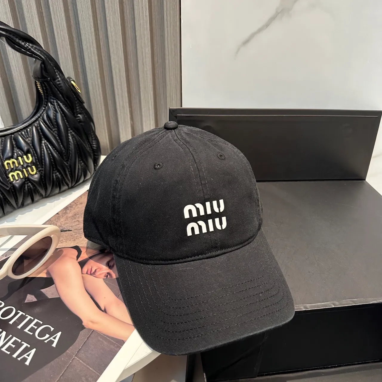 Miu Miu logo bordado gorra de béisbol negra 4