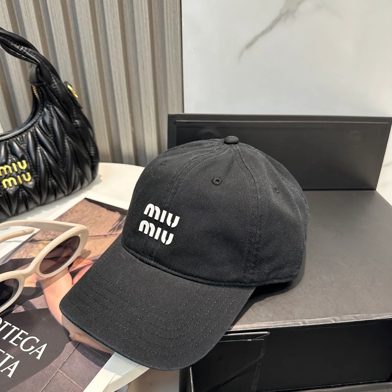 Miu Miu logo bordado gorra de béisbol negra 5
