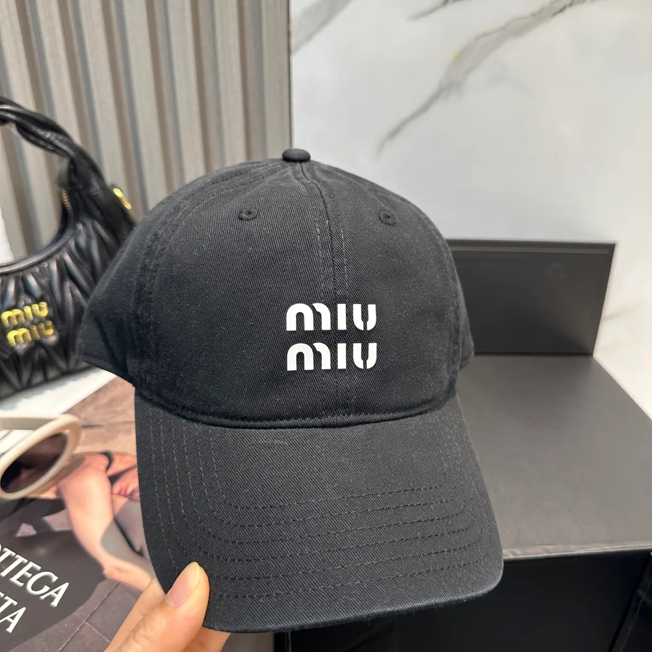 Miu Miu logo bordado gorra de béisbol negra 6