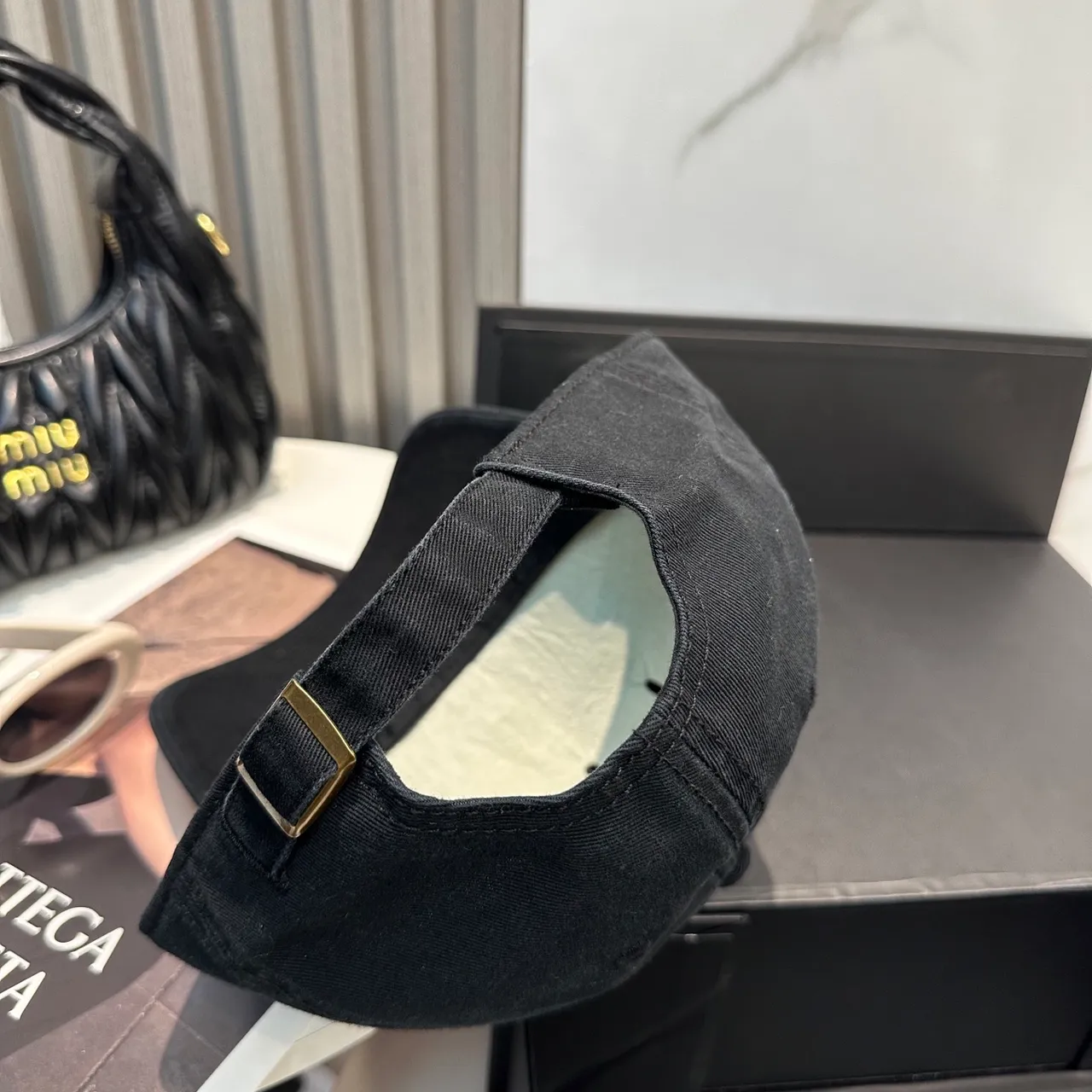 Miu Miu logo bordado gorra de béisbol negra 8