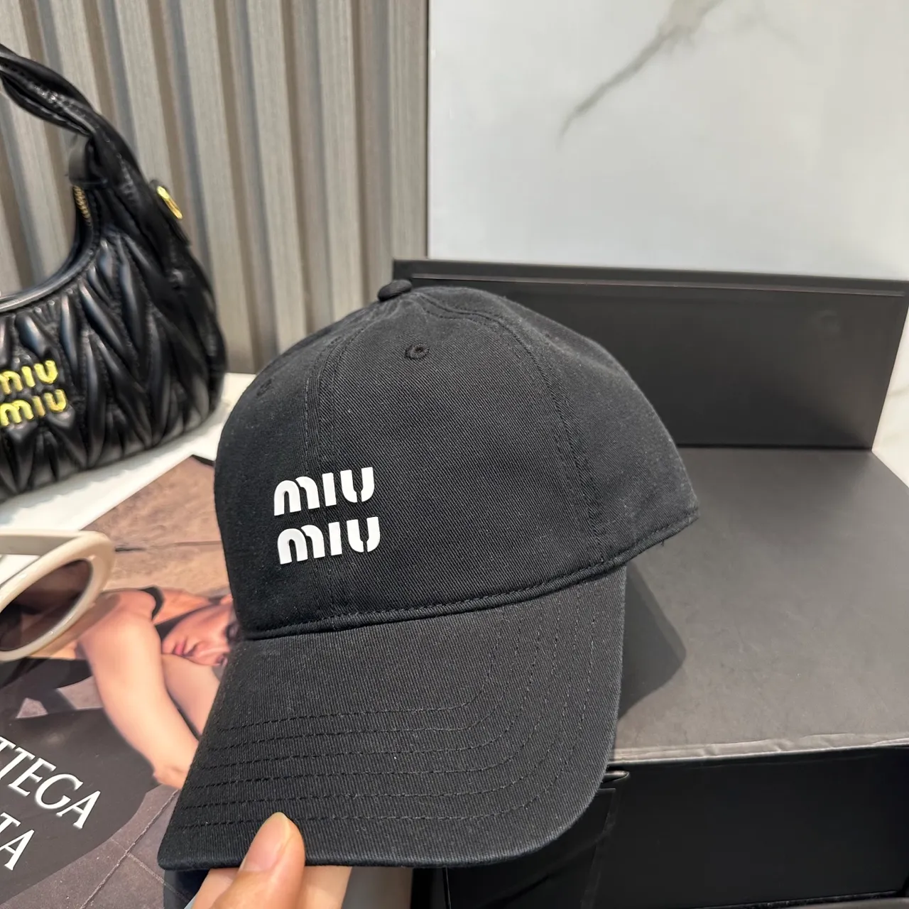 Miu Miu logo bordado gorra de béisbol negra 9