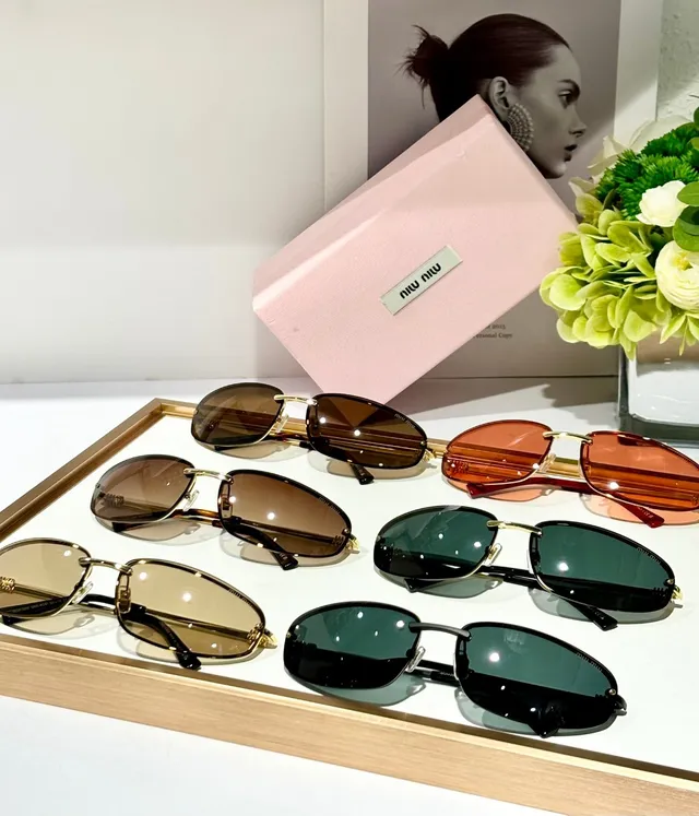 Miu Miu Lunettes de soleil en métal doré et écaille de tortue 3