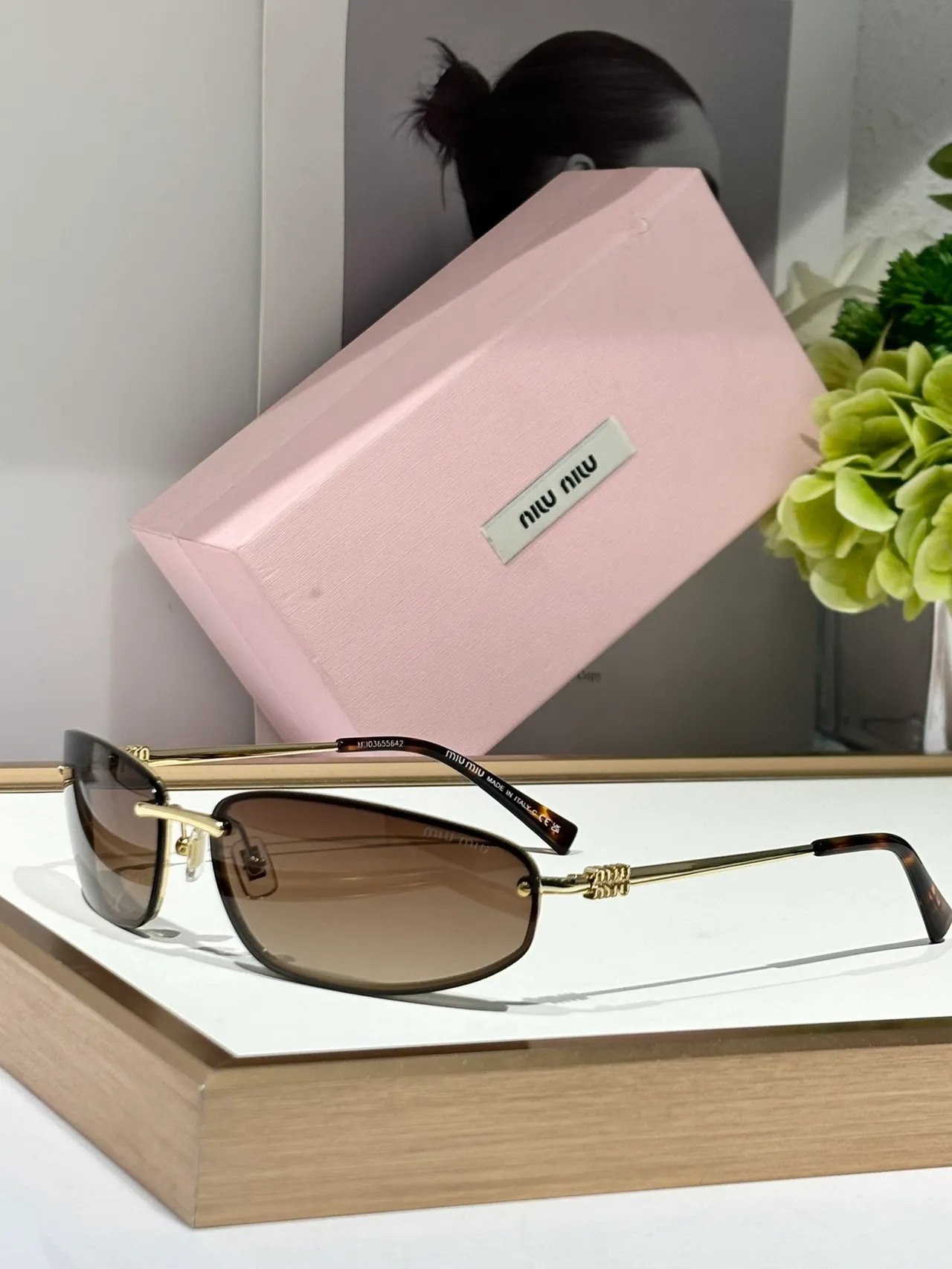 Miu Miu Lunettes de soleil en métal doré et écaille de tortue 5