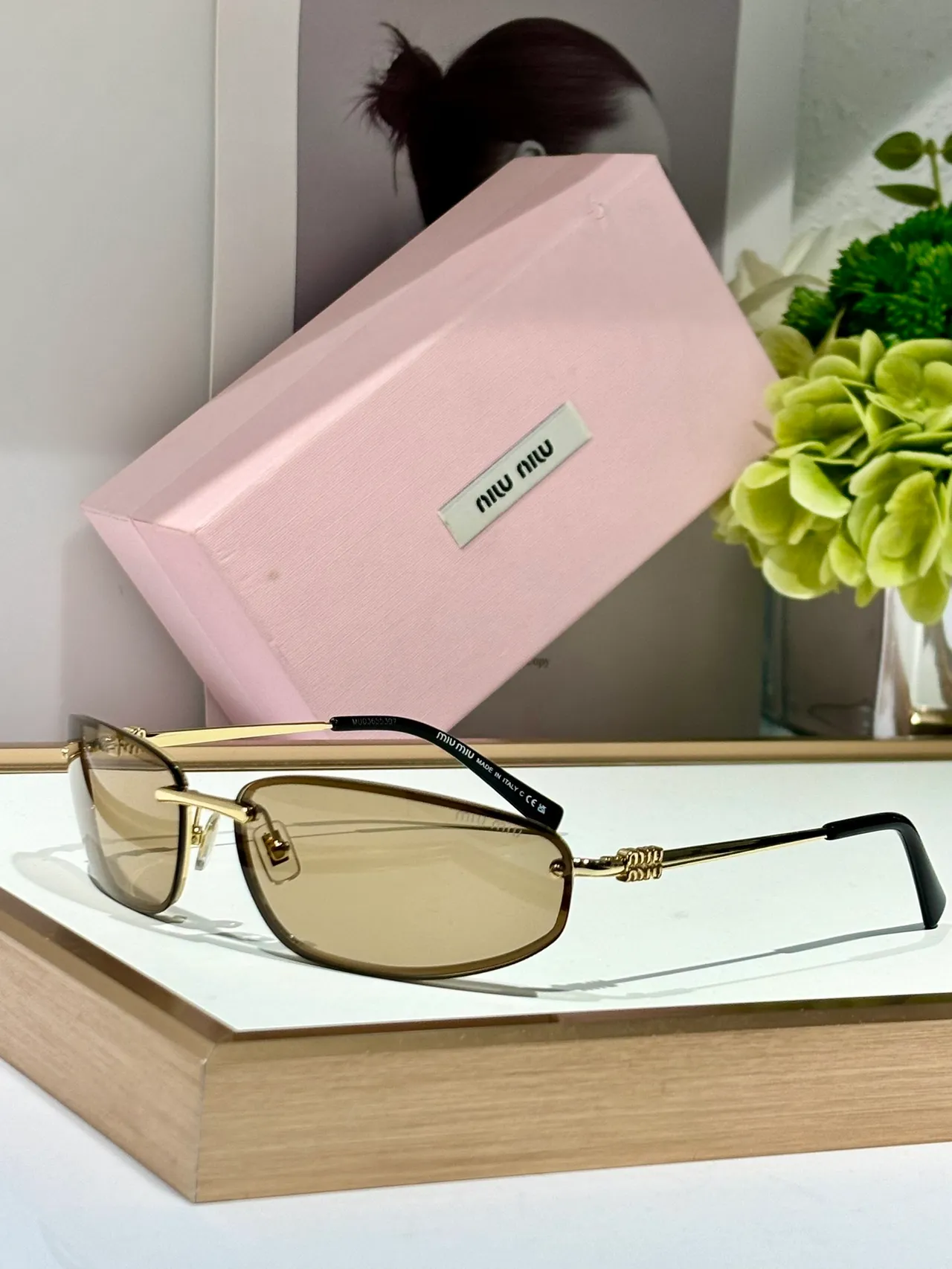 Miu Miu Lunettes de soleil en métal doré et écaille de tortue 6