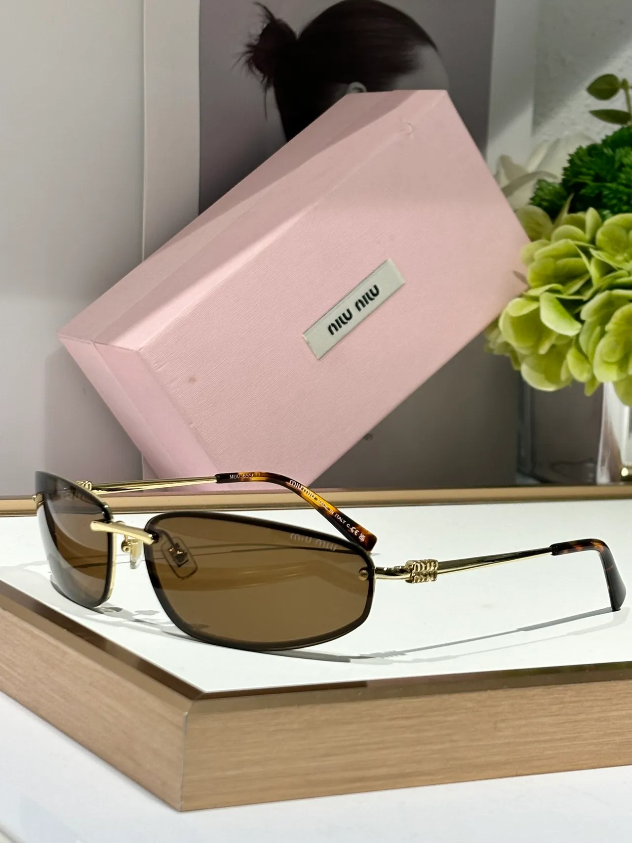 Miu Miu Lunettes de soleil en métal doré et écaille de tortue 8