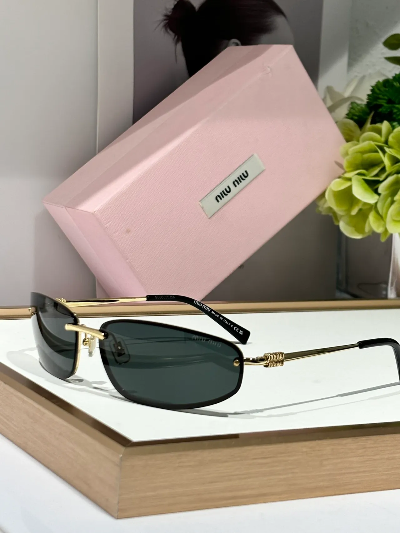 Miu Miu Lunettes de soleil en métal doré et écaille de tortue 9
