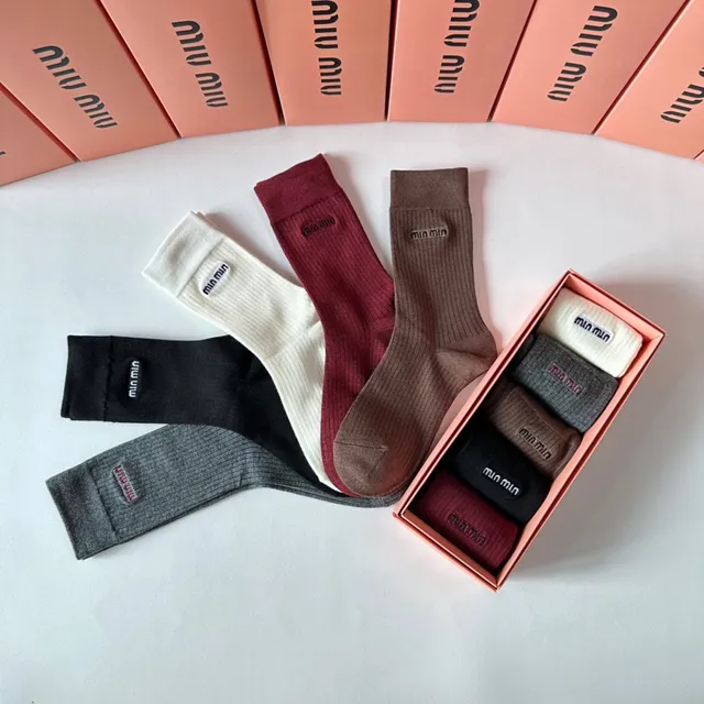 Miu Miu Logo-Embroidered Ribbed Crew Socks 3