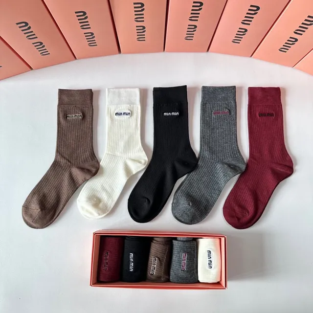 Miu Miu Logo-Embroidered Ribbed Crew Socks 9