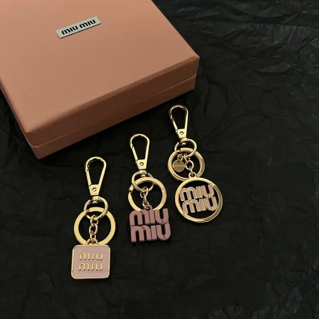 Miu Miu Chaveiro Multi-Charm Corrente Ouro Rosa Metal Esmaltado Encantos Pulseira 3