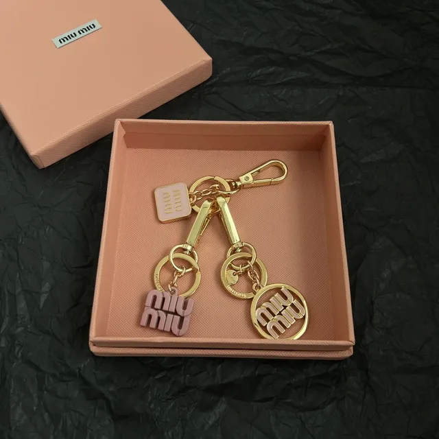 Miu Miu Chaveiro Multi-Charm Corrente Ouro Rosa Metal Esmaltado Encantos Pulseira 6