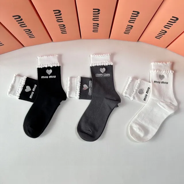 Miu Miu Wander Black White meias de malha ribeteada com punho franzido 4