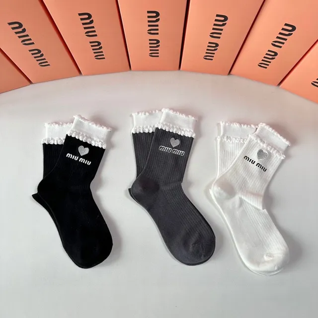 Miu Miu Wander Black White meias de malha ribeteada com punho franzido 5