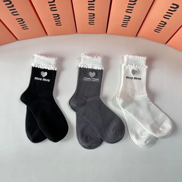 Miu Miu Wander Black White meias de malha ribeteada com punho franzido 6