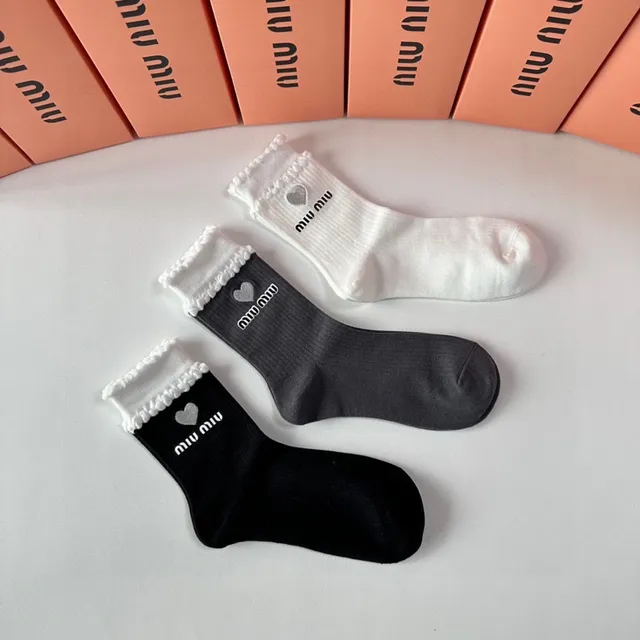 Miu Miu Wander Black White meias de malha ribeteada com punho franzido 7