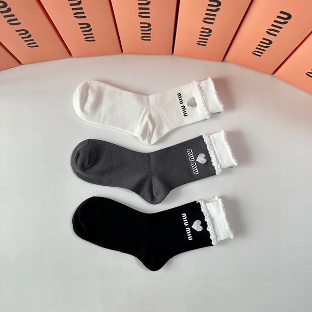 Miu Miu Wander Black White meias de malha ribeteada com punho franzido 8