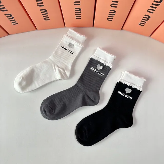 Miu Miu Wander Black White meias de malha ribeteada com punho franzido 9