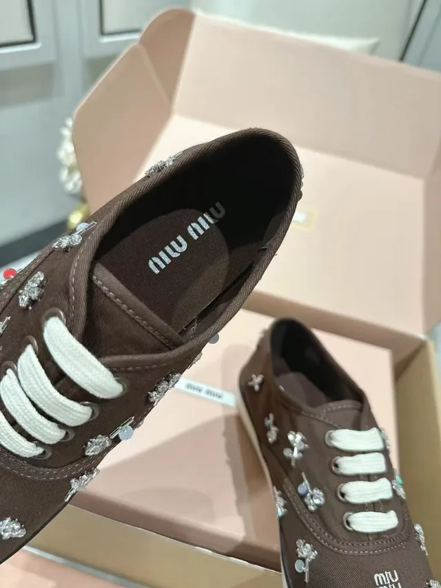Miu Miu Wander Sapatos de lona marrom crystal 3