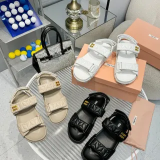 Miu Miu Wander White Gold Cuero acolchado Correa doble Cierre con hebilla Sandalias casuales