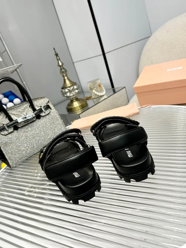 Miu Miu Wander White Gold Couro acolchoado Tira dupla Fechamento com fivela Sandálias casuais 6