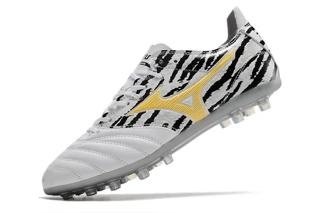 Mizuno أحذية كرة القدم البيضاء والسوداء منخفضة القطع مربوطة بالأربطة مع صندوق الأصابع المبطن للأرض الصلبة 3