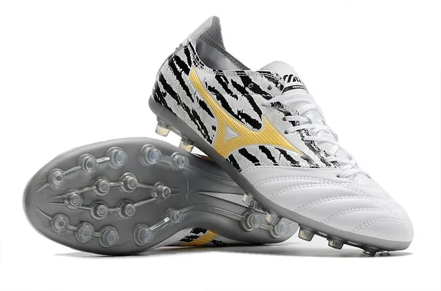 Mizuno أحذية كرة القدم البيضاء والسوداء منخفضة القطع مربوطة بالأربطة مع صندوق الأصابع المبطن للأرض الصلبة 4