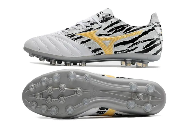 Mizuno أحذية كرة القدم البيضاء والسوداء منخفضة القطع مربوطة بالأربطة مع صندوق الأصابع المبطن للأرض الصلبة 6