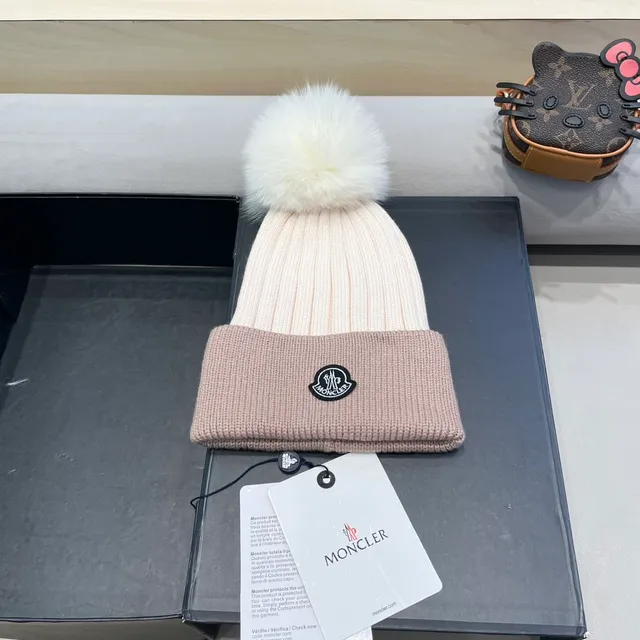 Moncler Boné Bege Branco de Dois Tons Tricô com Pelúcia Sintética Pom-Pom 2