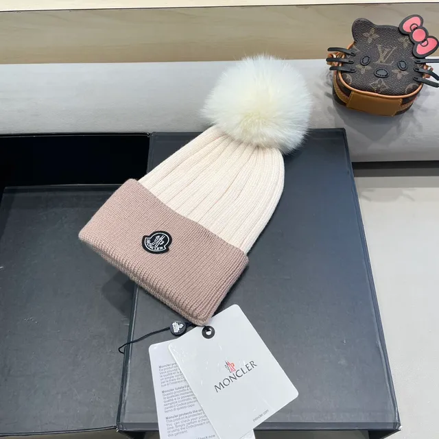 Moncler Boné Bege Branco de Dois Tons Tricô com Pelúcia Sintética Pom-Pom 3