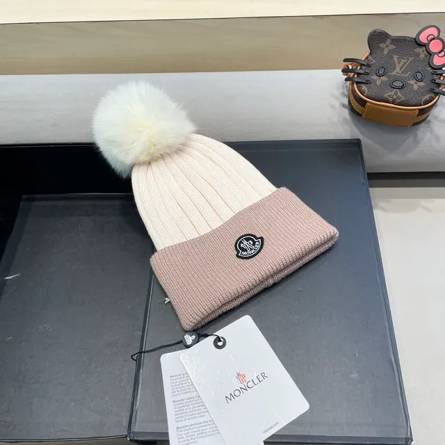 Moncler Boné Bege Branco de Dois Tons Tricô com Pelúcia Sintética Pom-Pom 4