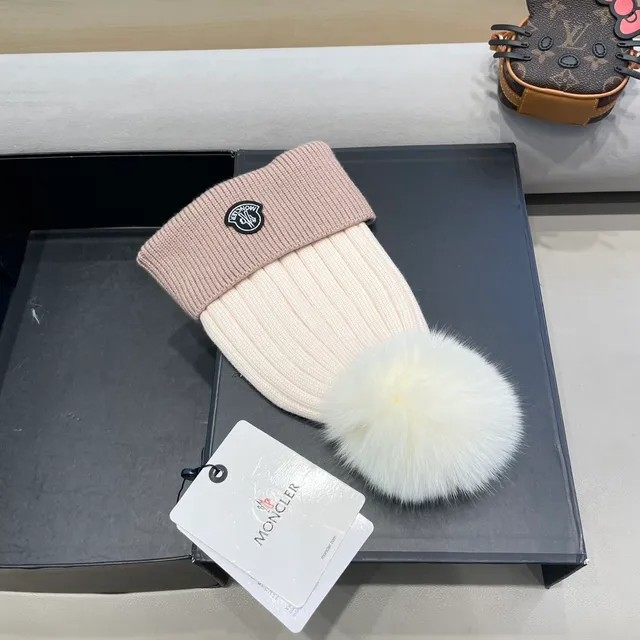 Moncler Boné Bege Branco de Dois Tons Tricô com Pelúcia Sintética Pom-Pom 9