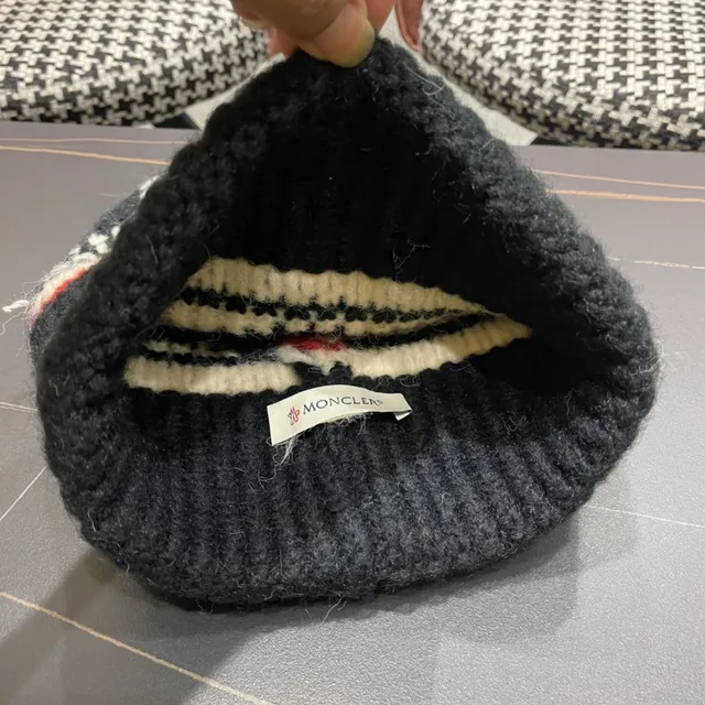 Écharpe Moncler Noire Rouge Tricot Côtelé Inspiré en Fair Isle Panneau Latéral Cachemire 9