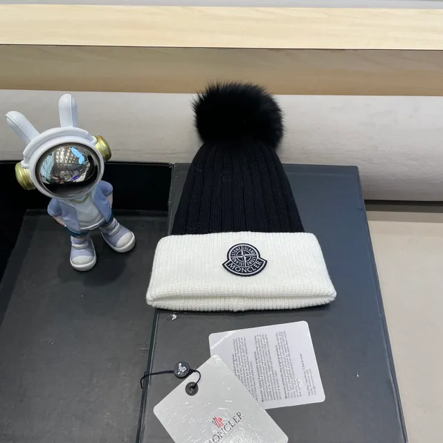 Moncler Black White Ribbed Knit Two-Tone Beanie 2