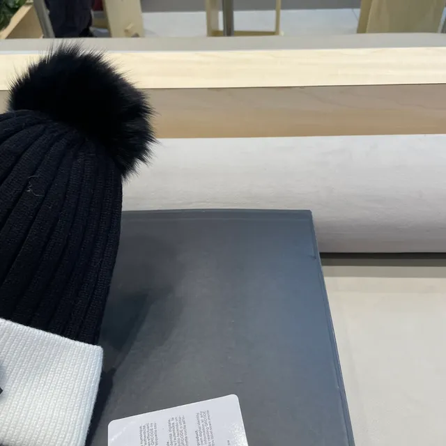 Moncler Black White Ribbed Knit Two-Tone Beanie 7