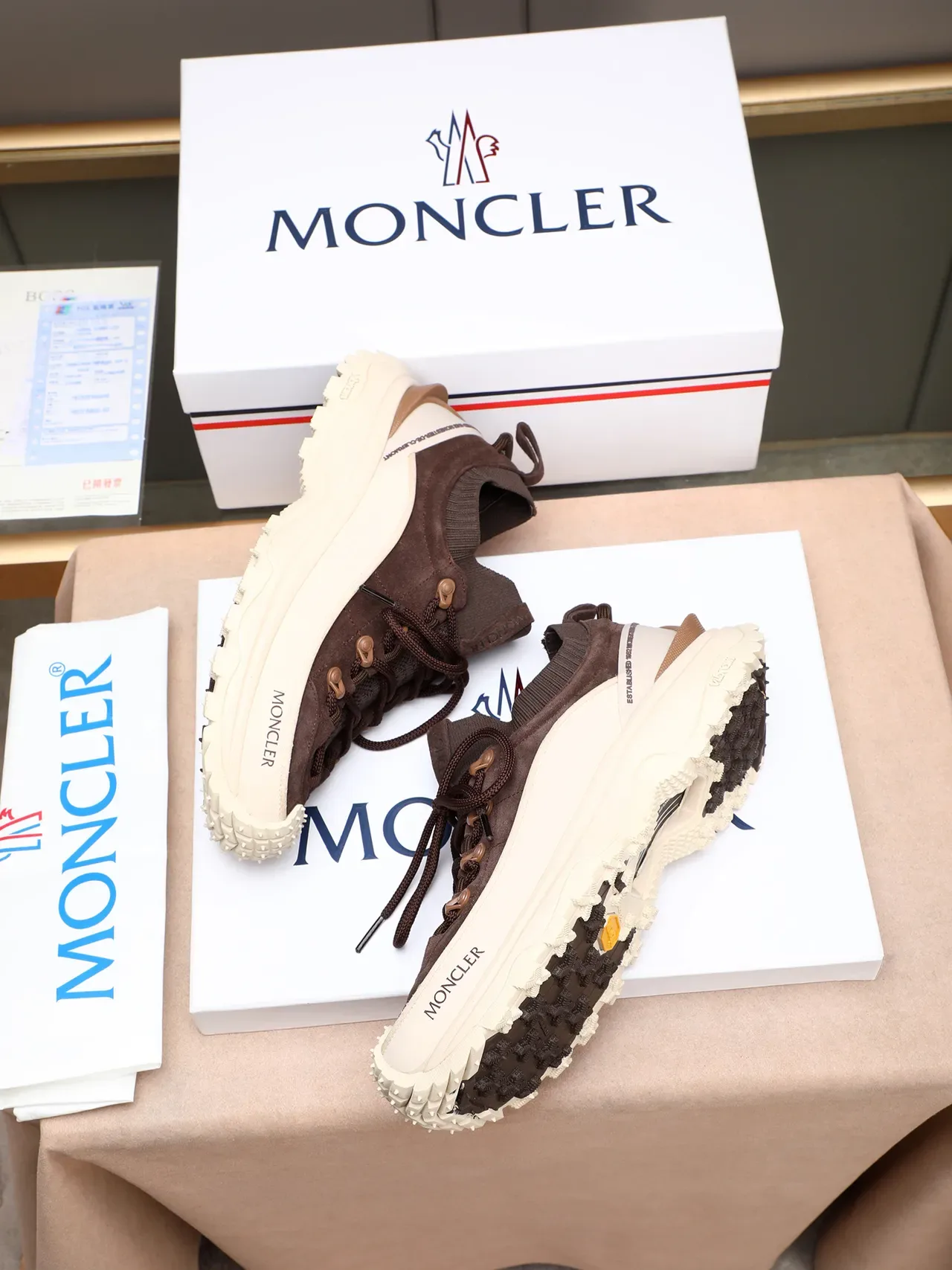 Moncler Sneakers Lifestyle Marron de Daim avec Col Tricoté 3