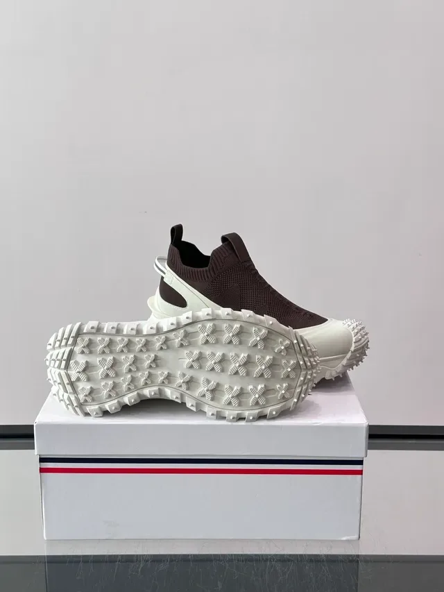 Moncler Chaussures Chunky Blancs et Noirs à enfiler avec tige en maille et semelle sculptée 2