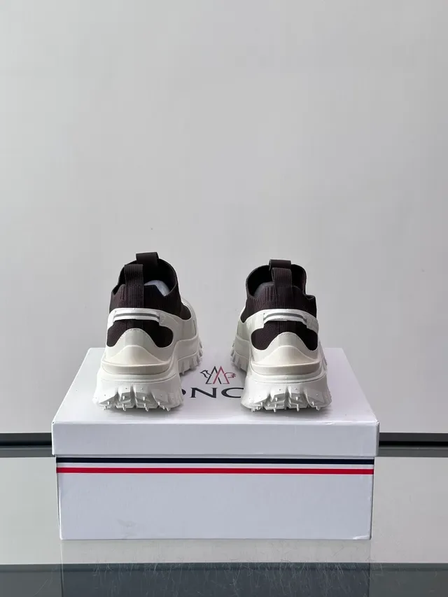 Moncler Chaussures Chunky Blancs et Noirs à enfiler avec tige en maille et semelle sculptée 3