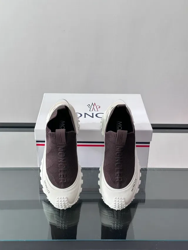 Moncler Chaussures Chunky Blancs et Noirs à enfiler avec tige en maille et semelle sculptée 4