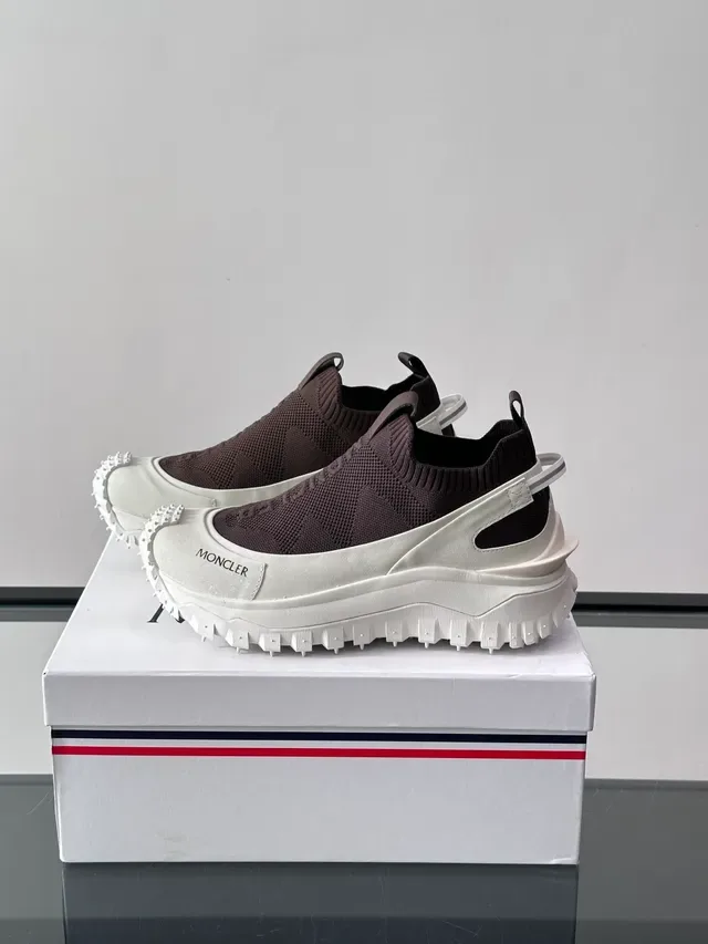 Moncler Chaussures Chunky Blancs et Noirs à enfiler avec tige en maille et semelle sculptée 5