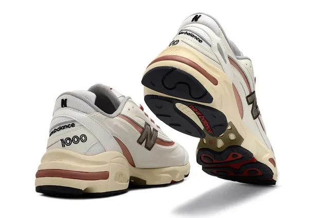 New Balance 1000 Sneakers Chunky Off-White et Rouge 3