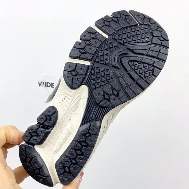 New Balance 2002R أحذية رياضية أسود نمط حياة 7